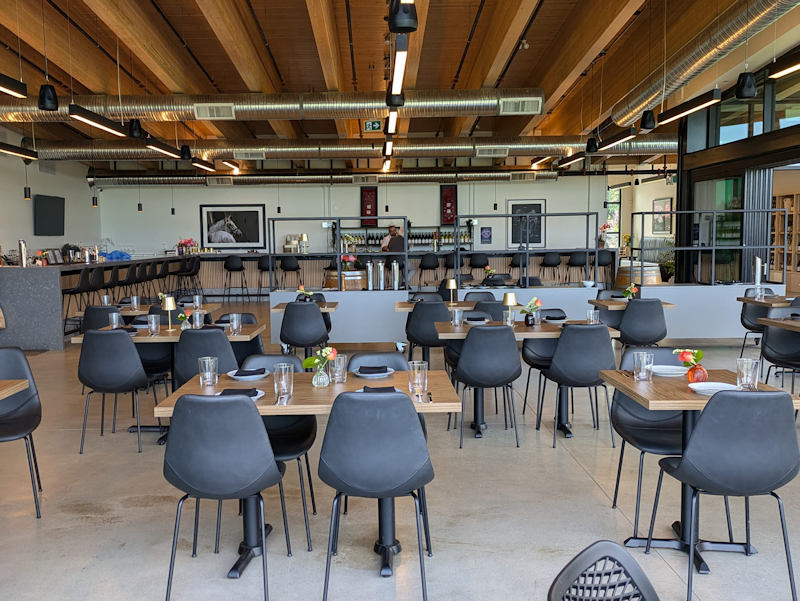 otter trail winery dining room